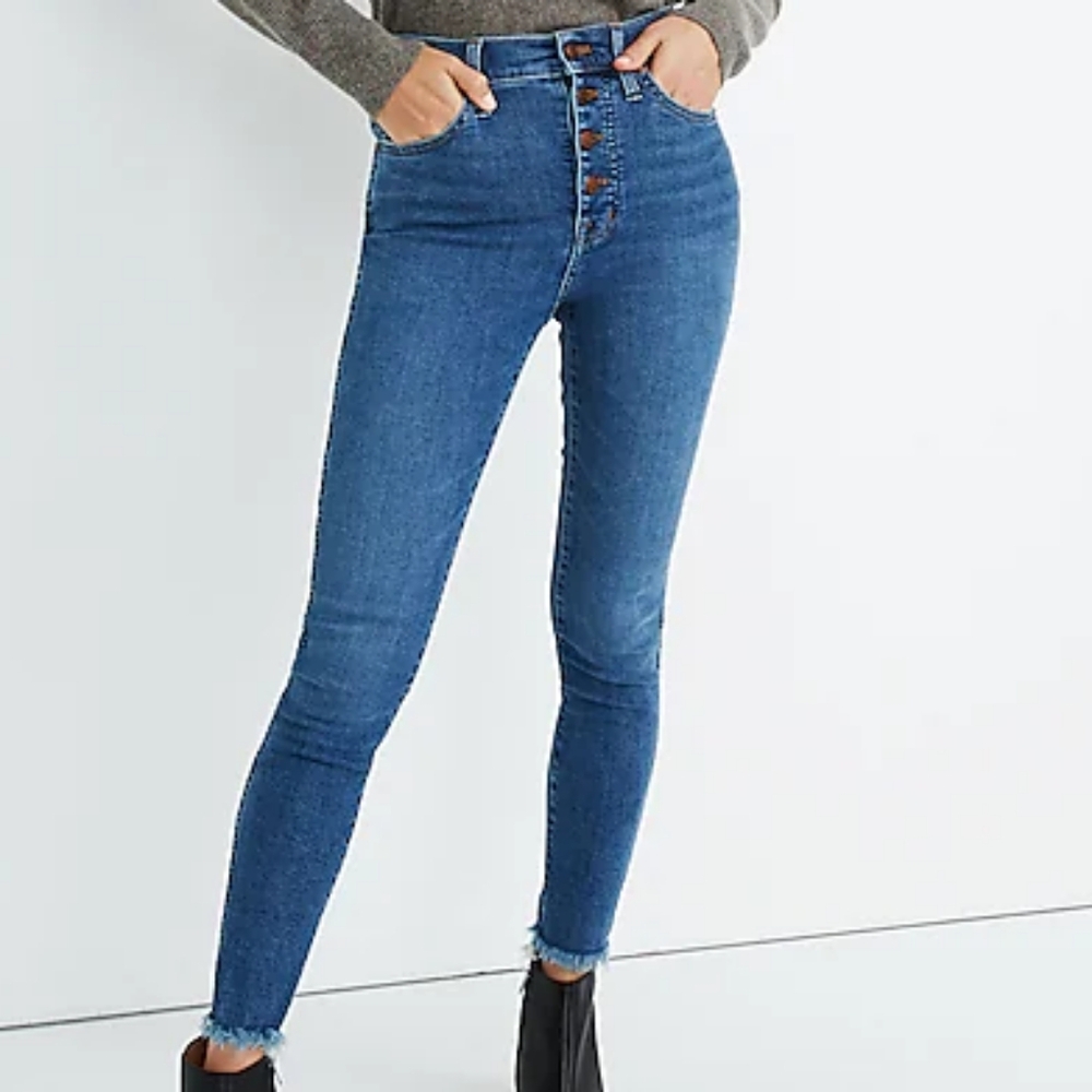 MADEWELL 10" HIGH-RISE BUTTONFLY DISTRESSED RAW HEM SKINNY JEANS (SIZE 27)